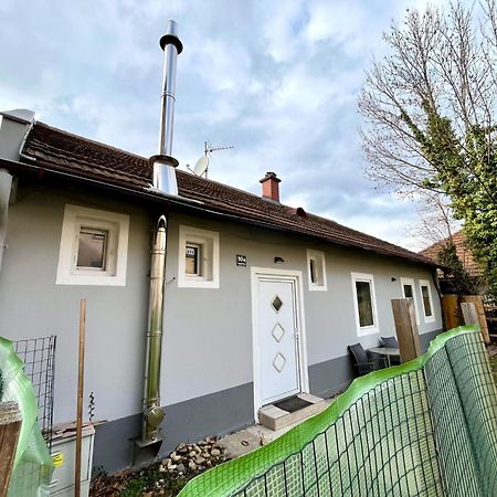 Haeuschen Fuer Monteure, Autobahn Villa Bruck an der Mur Bagian luar foto